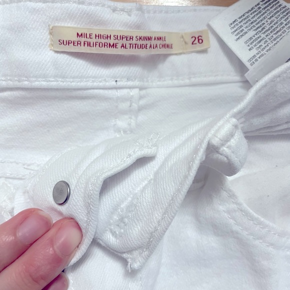 White Levis Skinny Jeans - Picture 2 of 6